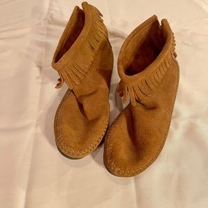 NWOB MINNETONKA Brown Back Zip Hardsole Boot Size 6.5